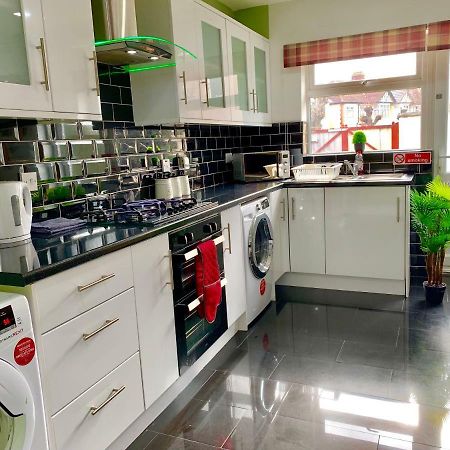 London 2 Bedroom Apartment, Kitchen, Reception And Private Garden Exterior photo