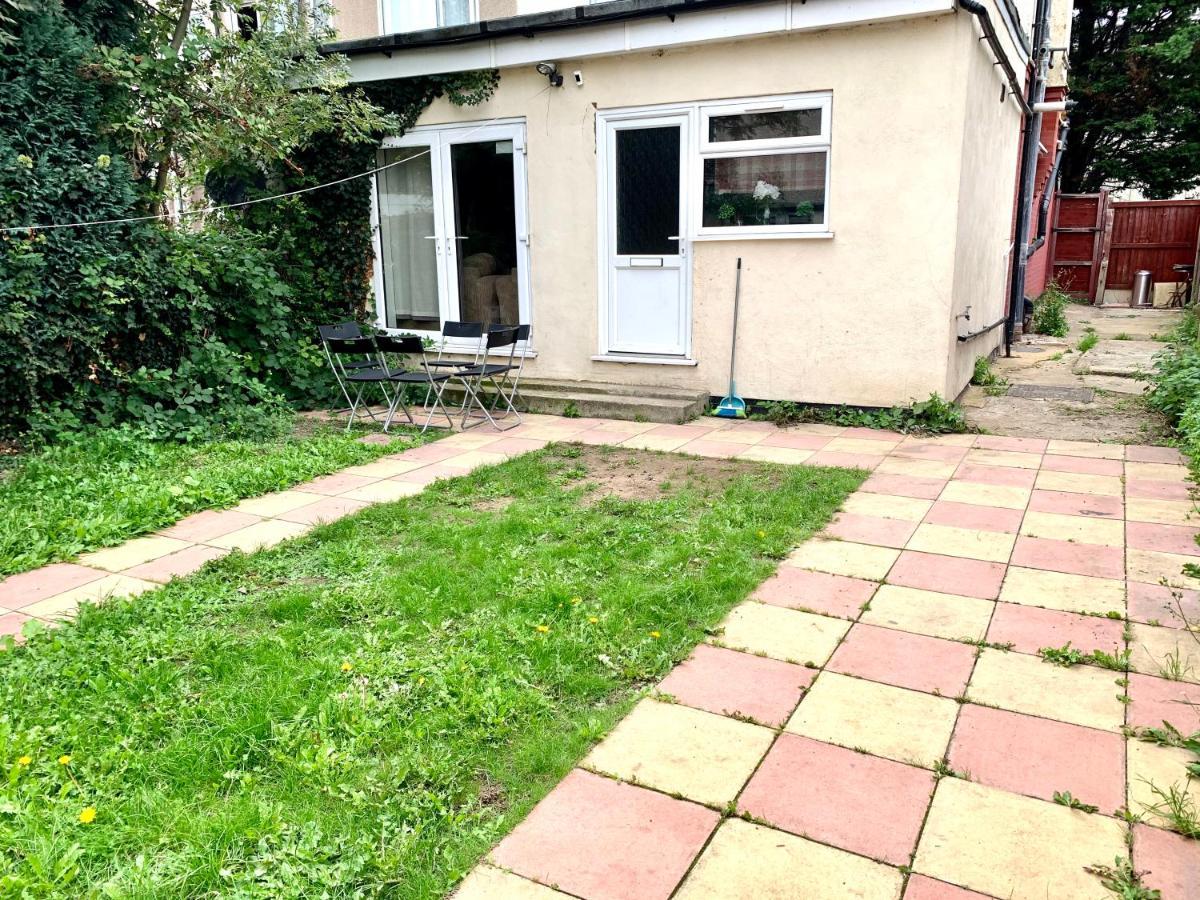 London 2 Bedroom Apartment, Kitchen, Reception And Private Garden Exterior photo