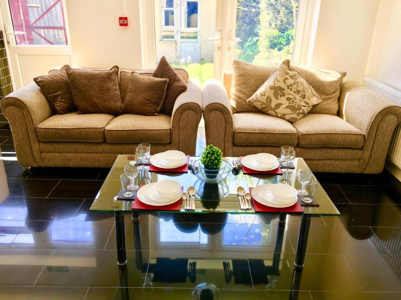 London 2 Bedroom Apartment, Kitchen, Reception And Private Garden Exterior photo