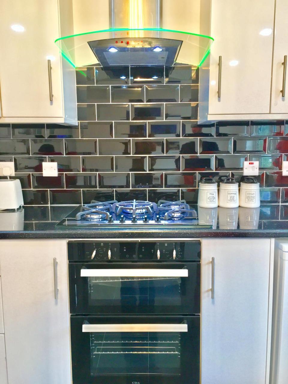 London 2 Bedroom Apartment, Kitchen, Reception And Private Garden Exterior photo