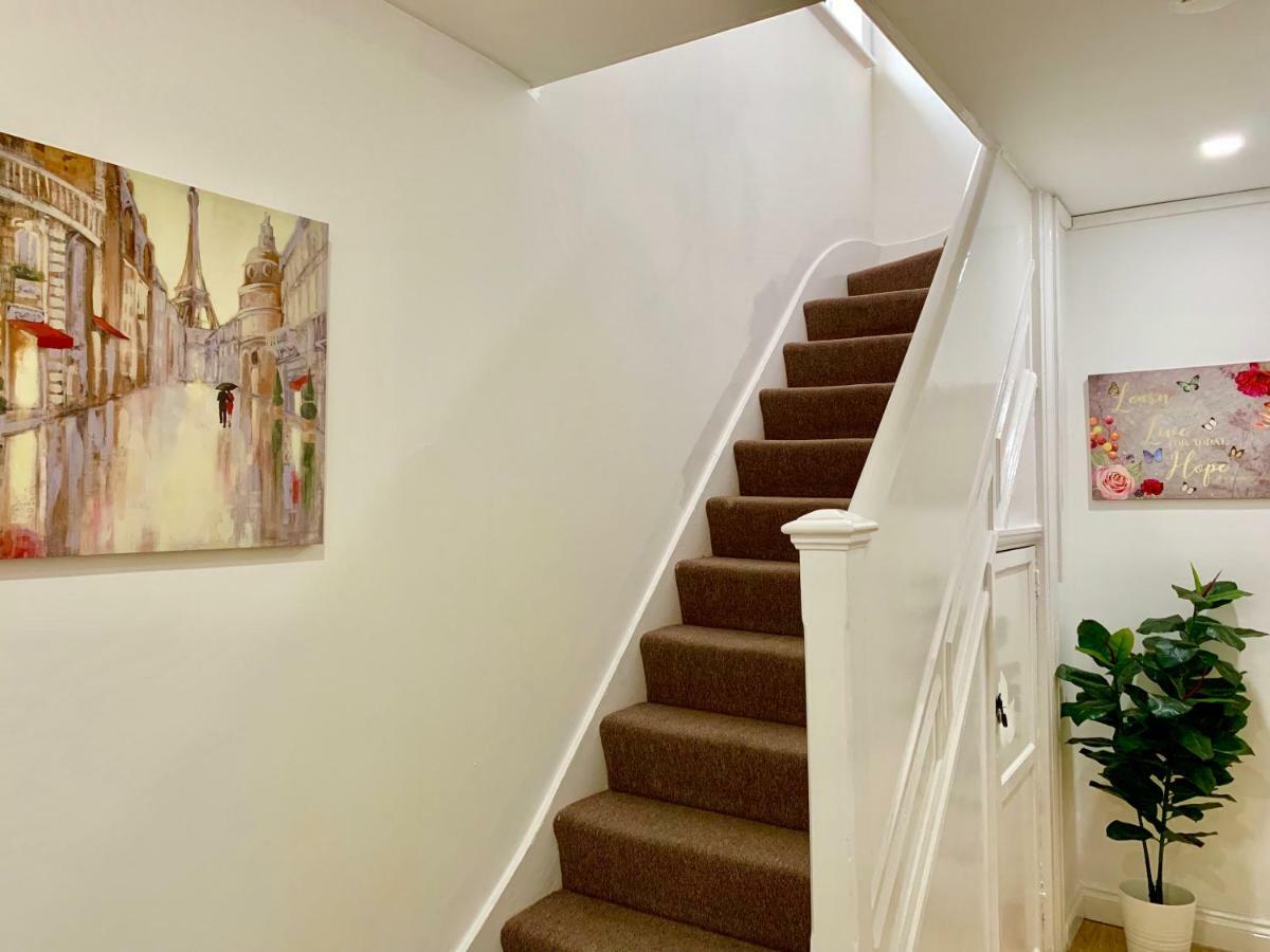 London 2 Bedroom Apartment, Kitchen, Reception And Private Garden Exterior photo