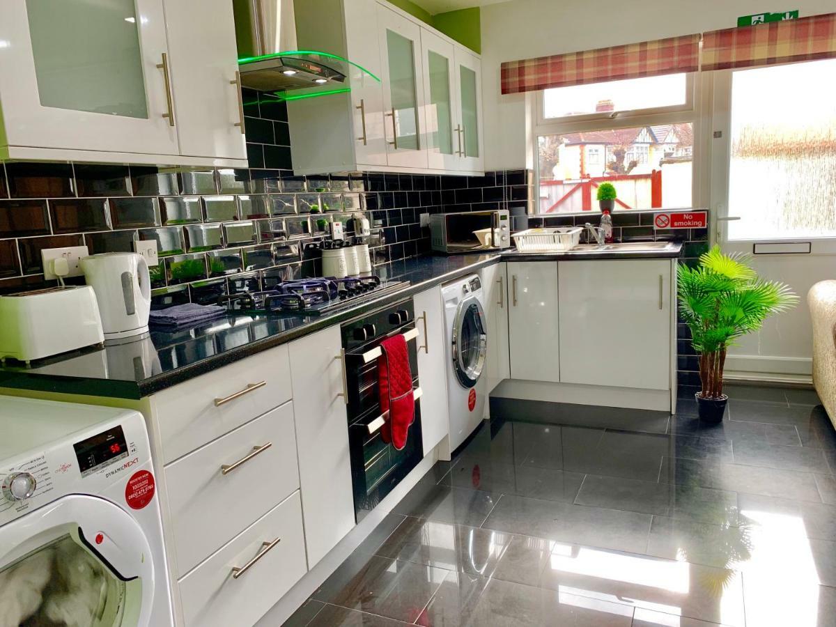 London 2 Bedroom Apartment, Kitchen, Reception And Private Garden Exterior photo