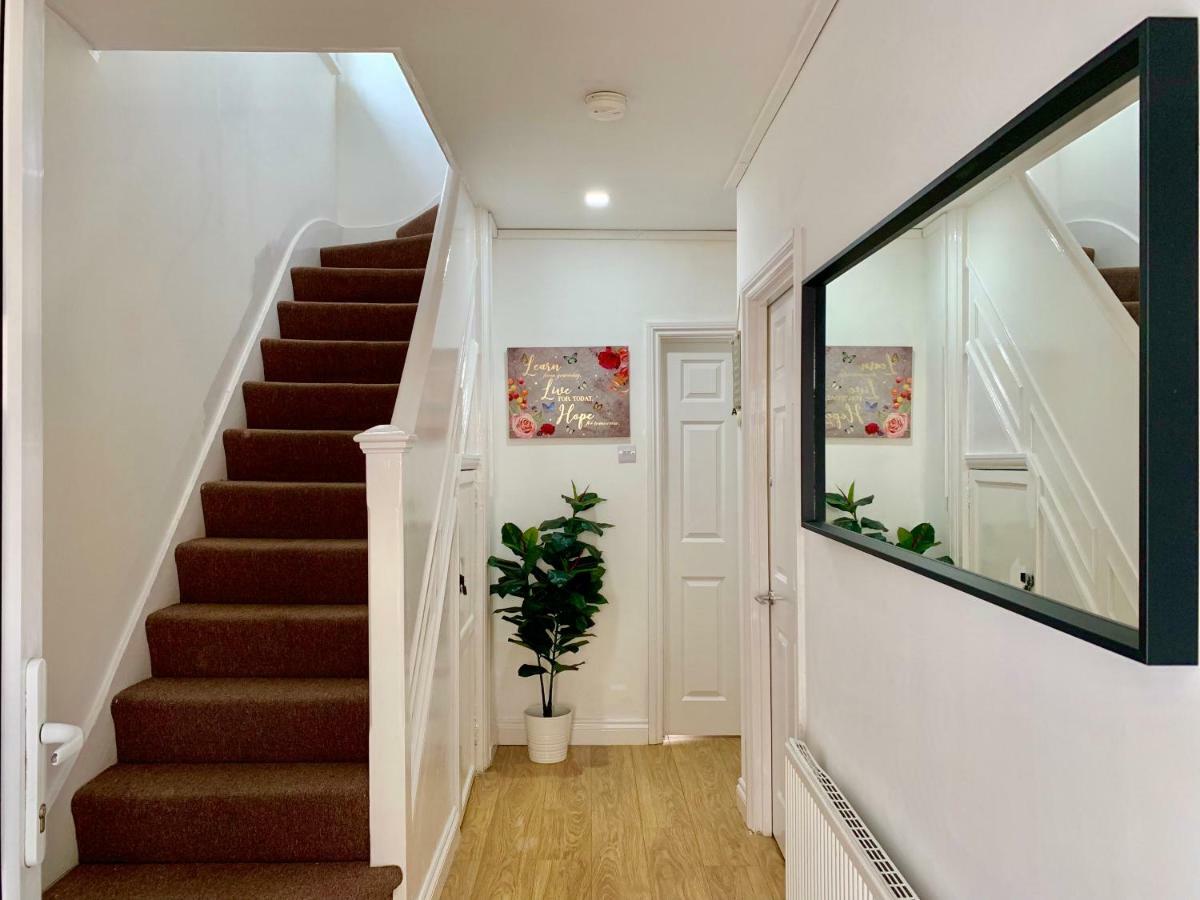 London 2 Bedroom Apartment, Kitchen, Reception And Private Garden Exterior photo
