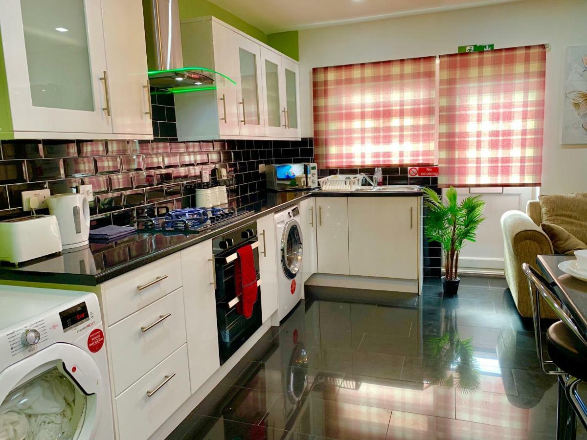 London 2 Bedroom Apartment, Kitchen, Reception And Private Garden Exterior photo