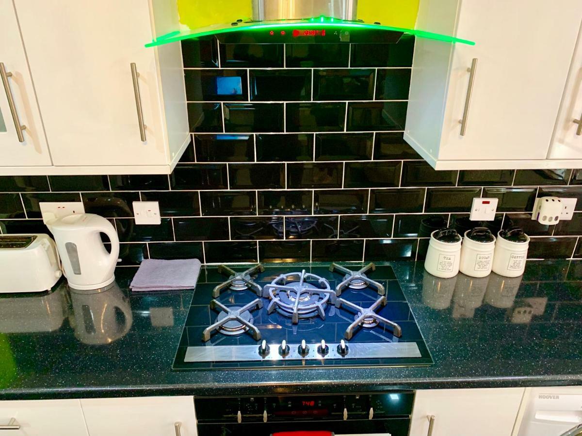 London 2 Bedroom Apartment, Kitchen, Reception And Private Garden Exterior photo
