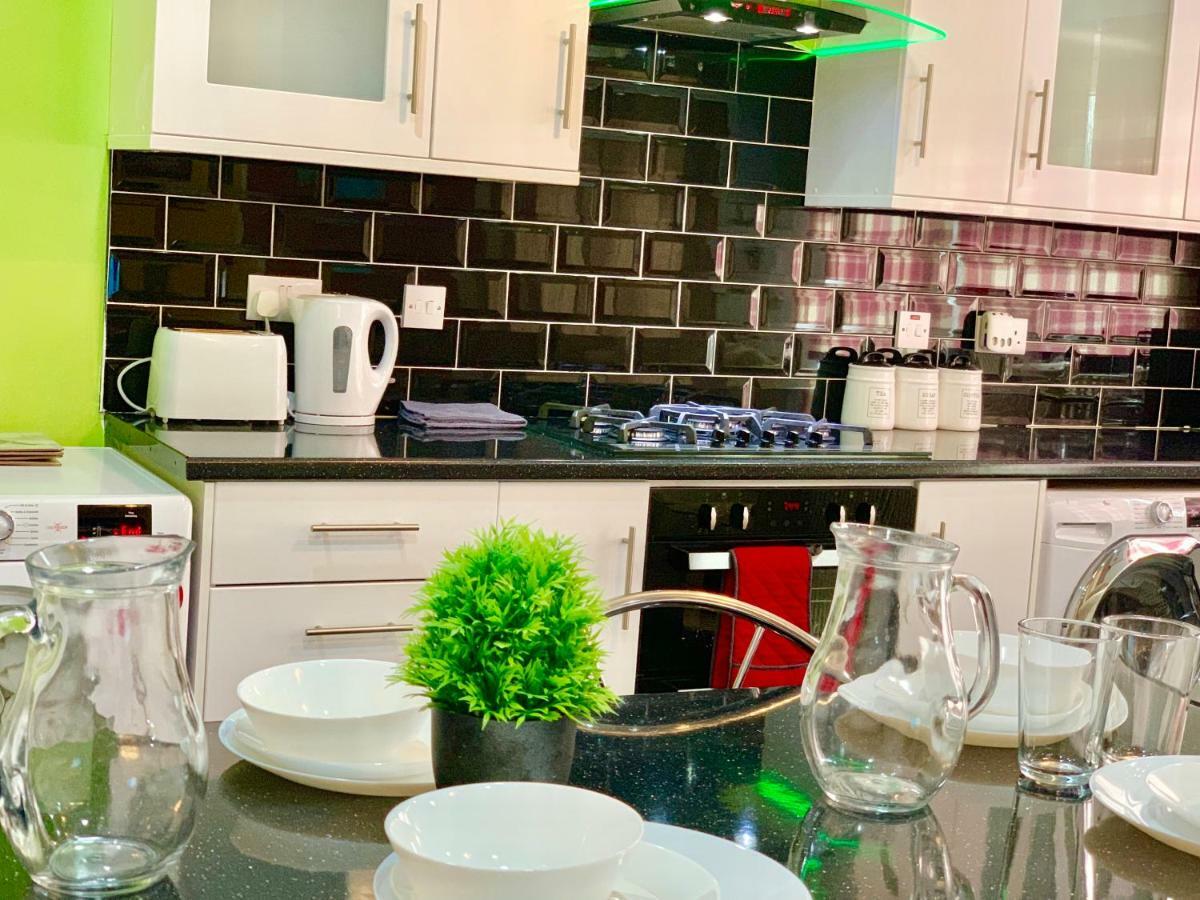 London 2 Bedroom Apartment, Kitchen, Reception And Private Garden Exterior photo